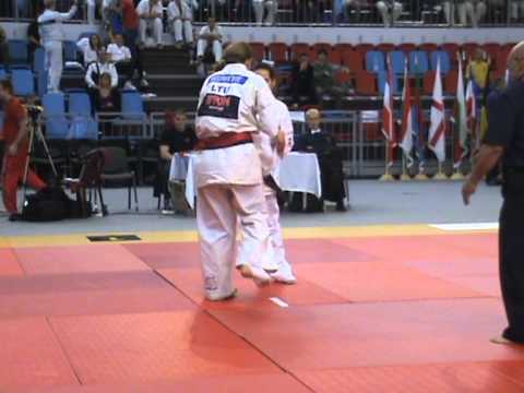 Faragó Henrietta (Hungary) vs. Brigita Gustaitytė (Lithuania) Nagyvárad Kyokushin Open EB 2013