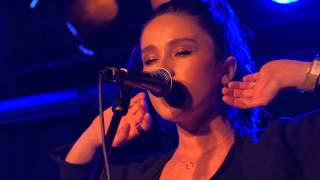 MAUD IN CAHOOTS - SHE'S AN ACTRESS LIVE