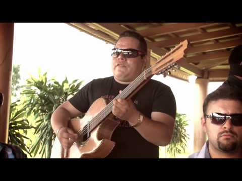 Renovado Colmillo Norteño - Vestir de Gucci HD OFICIAL