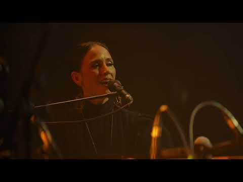 LA CHICA - OASIS (Live at Le Café de la danse, Paris)