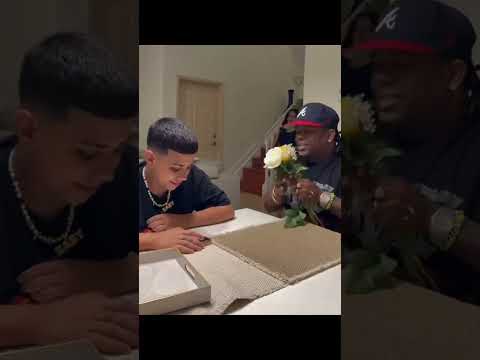 Al menos sabe que es su hijo #humor #memes #memeshorts