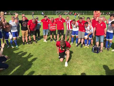 Bärte, Bier - Begeisterung: Der SC Hermaringen siegt gegen den SV Wört und steigt auf