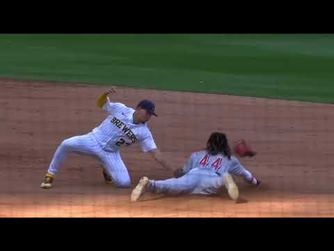 Elly De La Cruz steals 3 bases in 2 pitches