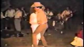 Chalino sanchez bailando el sauce y la palma