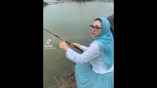 Download lagu Mancing mania mantap🤣🤣 fishing mania #shorts mp3