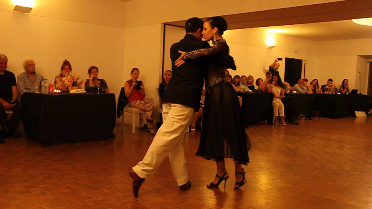 ROBERTO LEIVA E MANUELA RIVERO NA MILONGA DA CASA BRANCA - 3/4