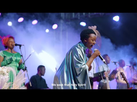 Twemezwa n'iki ko tuzagera mw'ijuru  - Papi Clever & Dorcas -  ( live YAVUZE YEGO )