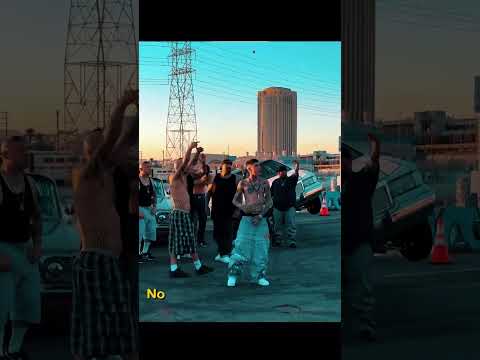 Santa Fe Klan con la banda 🔥 CRUZANDO LA LÍNEA 💔 Así se vive en la frontera 🇲🇽 #frontera #barrio