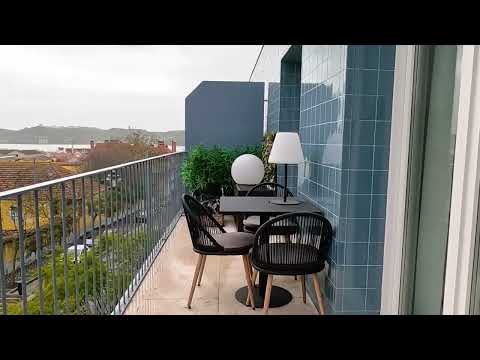 Two-bedroom apartment in Ajuda with river view.
