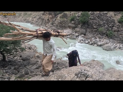 Nomads: Making a canopy to cool water in the traditional nomadic way