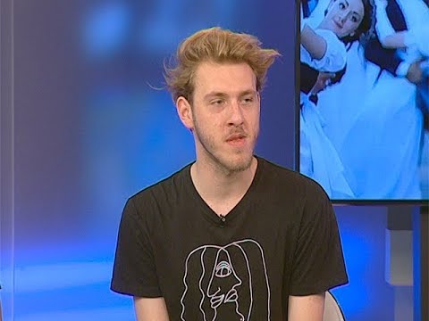 Дизайнер Роман Уваров: модно смешение нескольких стилей, например, кроссовки и приталенный пиджак