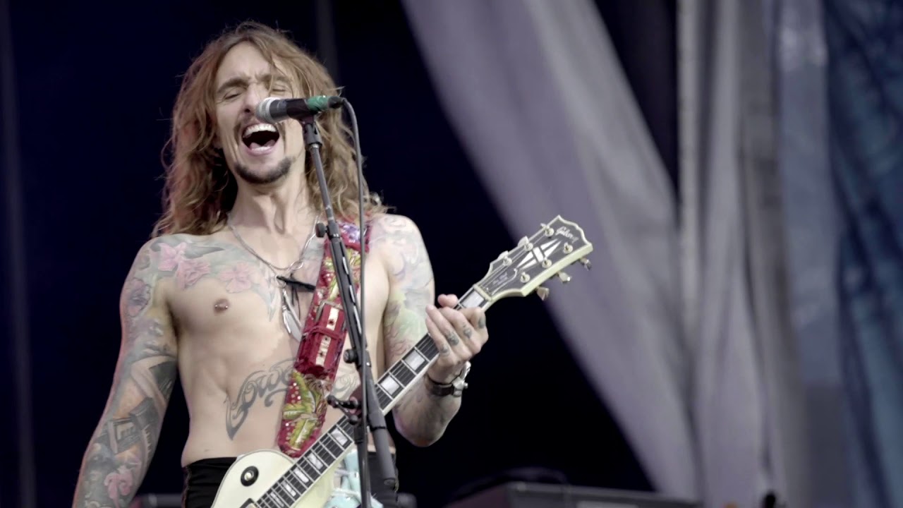 The Darkness - Heart Explodes (Official Video) - YouTube