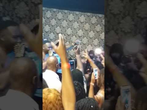 Mony Hond Bordo Live In Almere