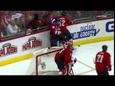 Mike Green elbows Brett Connolly