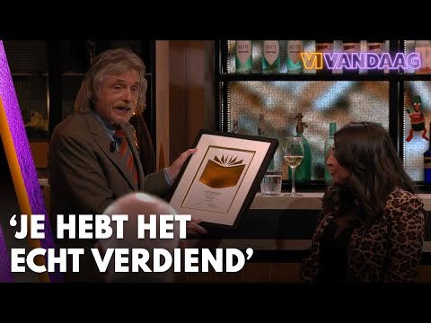 Johan overhandigt prestigieuze oorkonde aan Lale Gül: 'Je hebt het echt verdiend' | VI Vandaag