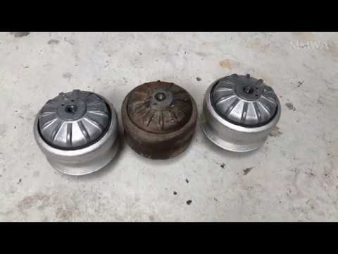 Red W124 project's engine IS IN!