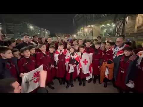 Dalla Georgia piccoli tifosi per Kvaratskhelia ormai tifosi del Napoli