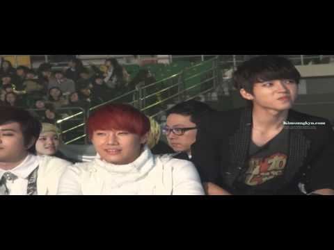 [Fancam] 121214 Sungkyu & Woohyun @ MelOn Music Awards  [CR：kimsungkyu_com]