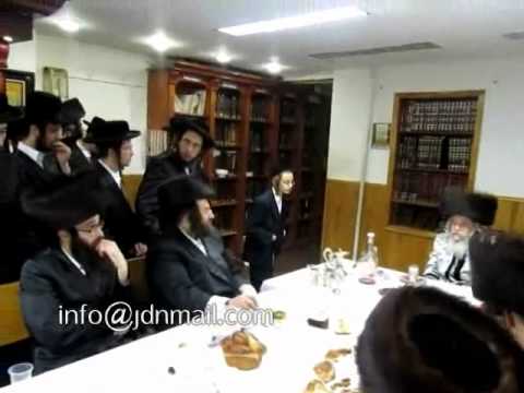 Kretchnif Siget Rebbe doing Kaporos and Motzei Yom Kippur Tish -5773