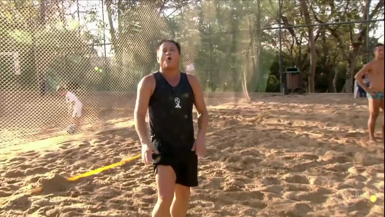 Sertanejo Esporte Clube cantor Leonardo mostra que é craque no futevôlei