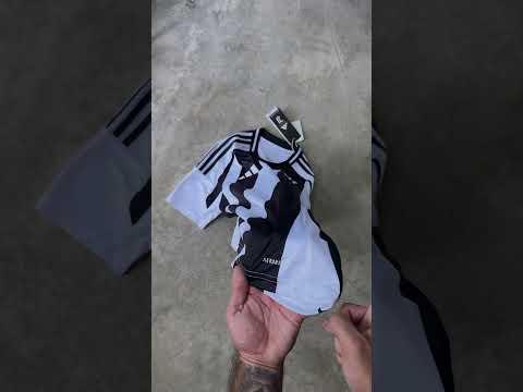 UNBOXING: Juventus 24/25 home jersey