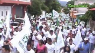 preview picture of video 'Apoyando a Doña Cenia de Mejia.mpg'