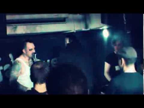 Инженер Феррис дарит диски Алексею Ибсоратову и епископу Андреасу