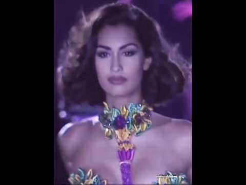 Yasmeen Ghauri closing Gianni Versace, 1991 Fashion Show #shorts #yasmeen #supermodel #90s #versace