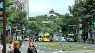 preview picture of video '熊本市電の真正面に熊本城が！  Kumamoto Castle viewed from the Kumamoto city tram'