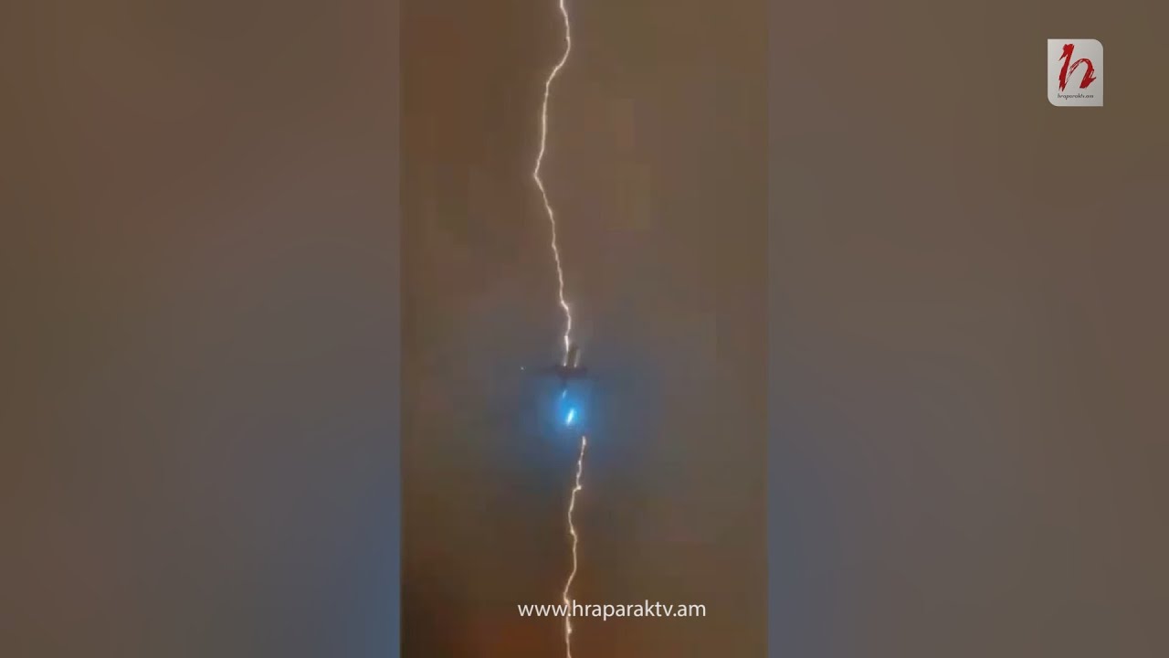 Ինքնաթիռը թռիչքից անմիջապես հետո ենթարկվել է կայծակի հարվածի