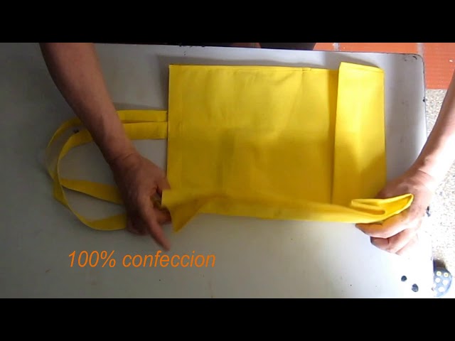 Vídeo relacionado con Tote bag reversible Star Wars con diseño de Stormtroopers y naves galácticas | Bolsa ecológica reutilizable de tela para compras o uso diario