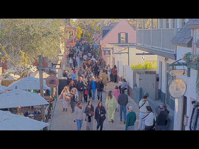Live webcam view of Paseo por St. George Street