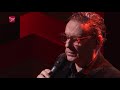 Peter Douglas zing 'My Sweet Lady'
