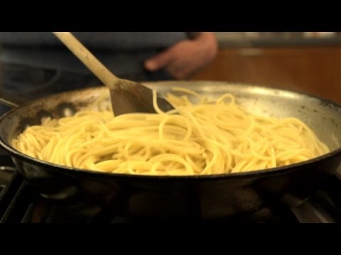 How to Quickly Cook Pasta in a Pan