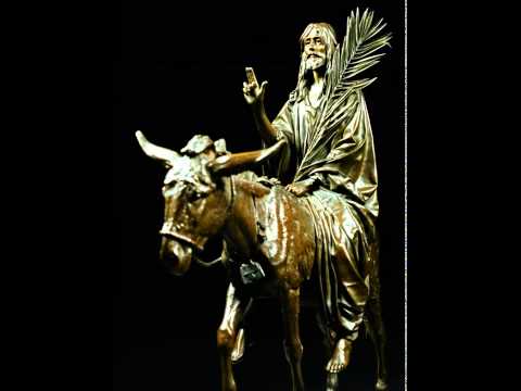 «Pueri Hebreorum tollentes» [«Οι παίδες των Εβραίων, κρατώντας κλάδους ελαίας»], τέταρτο τμήμα του Ludus de Passione [Παίγνιο των Παθών], του εκτενέστερου από τα δύο δράματα Παθών του χειρογράφου Carmina Burana [Άσματα του Μπόυερν] (νότιος αλπικός χώρος, περ. 1230· Βαυαρική Κρατική Βιβλιοθήκη, Clm 4660), σε ερμηνεία του Mittelalter-Ensemble der Schola Cantorum Basiliensis [Μεσαιωνικό Σύνολο της Σχολής Καντόρουμ της Βασιλείας] υπό τη διεύθυνση του Thomas Binkley [Τόμας Μπίνκλεϋ]. Το απόσπασμα αποδίδει τη σκηνή της Βαϊοφόρου, με τις λειτουργικές αντιφωνίες της Κυριακής των Βαΐων και τον ύμνο «Gloria, laus et honor» [«Δόξα, αίνος και τιμή»] του Θεοδούλφου της Ορλεάνης, και δείχνει τα Πάθη στη μεταβατική τους φάση: εξ ολοκλήρου ψαλλόμενα και θεμελιωμένα στο λειτουργικό ρεπερτόριο, όπως το λειτουργικό δράμα, αλλά με δραματουργική διεύρυνση και παρεμβολές στη μέση άνω γερμανική (τα κοσμικά άσματα της Μαγδαληνής, ο θρήνος της Παναγίας).