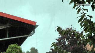 preview picture of video 'Trichterwolke (Tornado oder Funnelcloud ) über Deutschland'