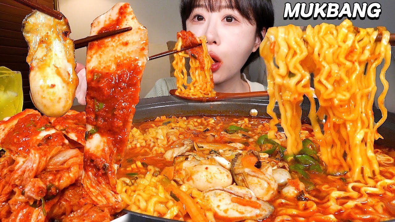 💗김장김치랑 생굴 잔뜩 진짬뽕라면🍜 그냥 라면에 김치 먹방🤤 Ramyun with oysters, Kimchi MUKBANG