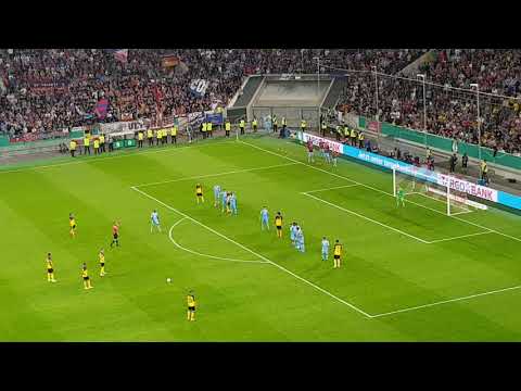 Paco Alcacer Freekick / 2-0 Borussia Dortmund vs. Bayer Uerdingen Highlights