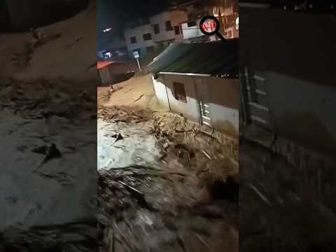 Flash Flood in Ecuador Sweeps Pickup Truck Away | Zaruma River Overflow Caught on Camera