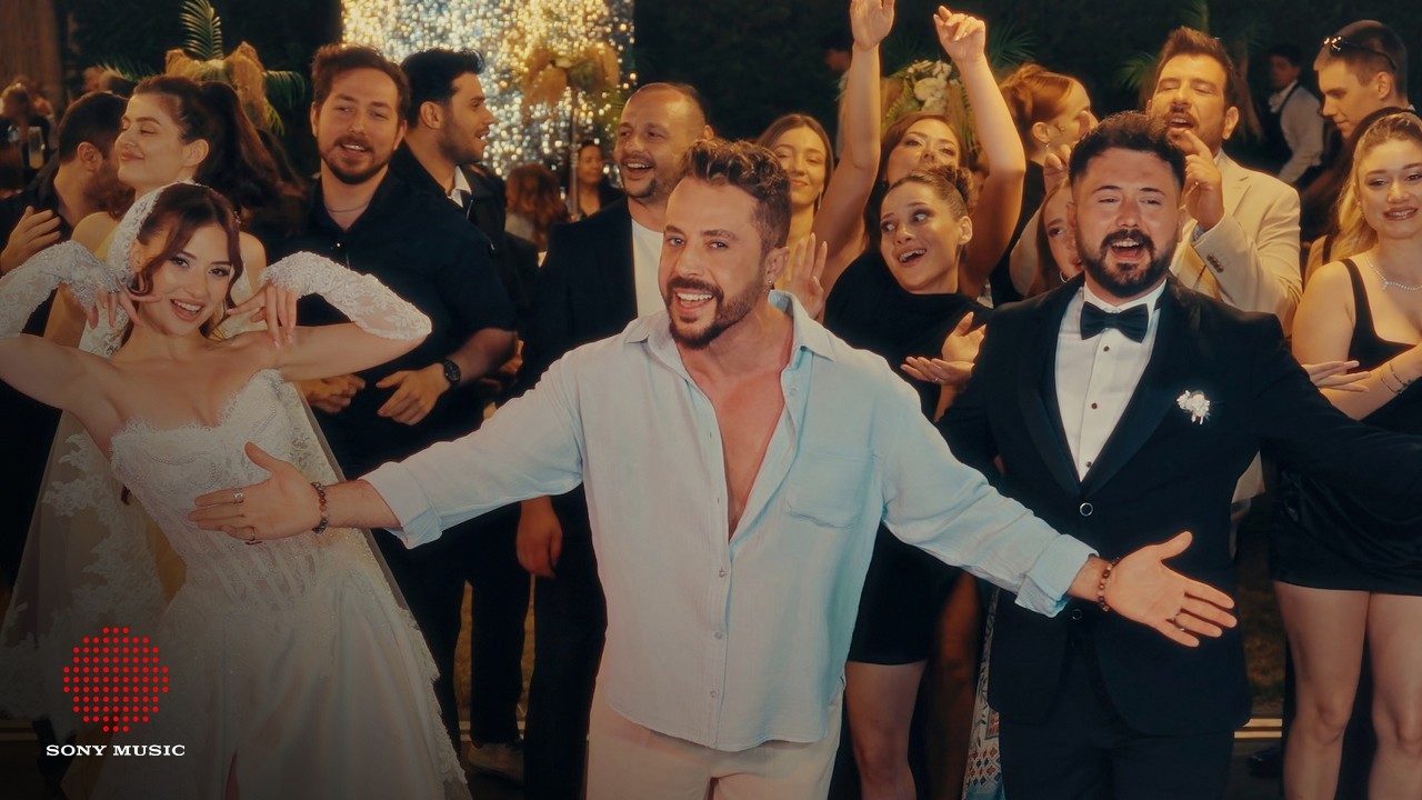 Bahadır Tatlıöz - Tam Aşk Mevsimi (Official Video)