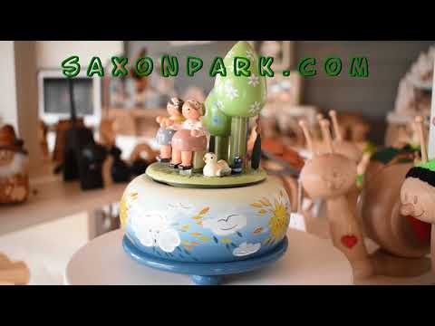 KWO - Spieldose mit Kindern auf Bank - KWO music box with children (A13016)