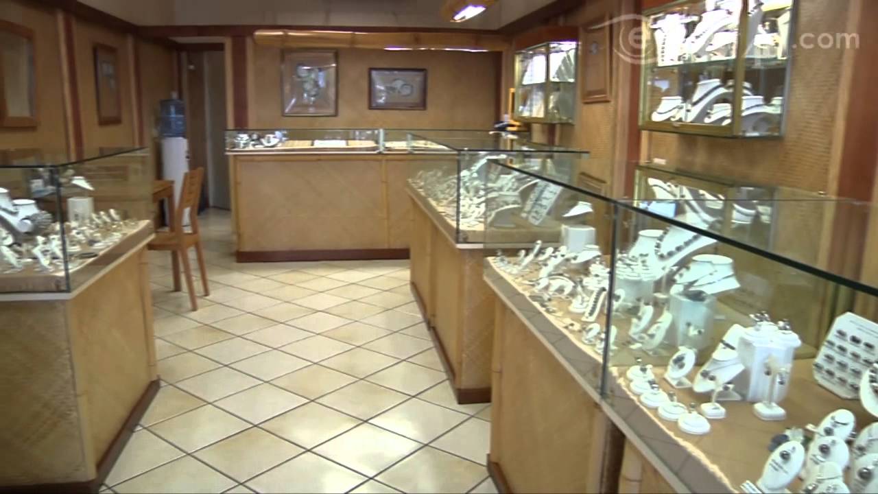 Herman Perles - jewelry tahiti located on the seafront, in the very heart of downtown Papeete