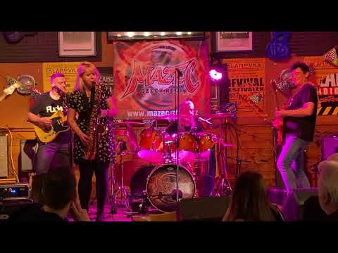 Lahváč - Mazec + Eliška Urbanová