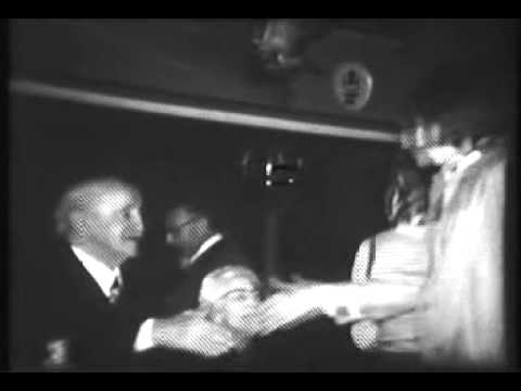 Opa Pouwels viert zijn 80e verjaardag op 29 mei 1974 in Venray