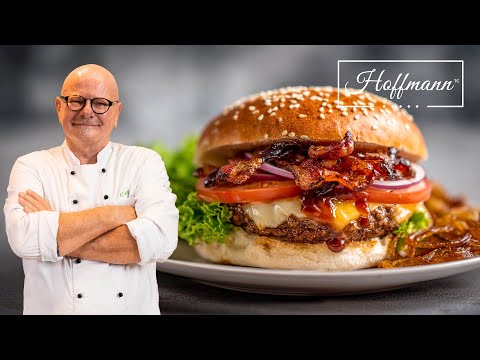 Hausgemachter BBQ Cheeseburger mit karamellisierten Zwiebeln, knusprigem Speck & geschmolzenem Cheddar