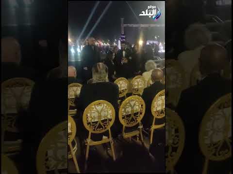 لقطة رومانسية جمعتهم.. إلتفاف جمهور الأقصر حول حسن الرداد وإيمي سمير غانم