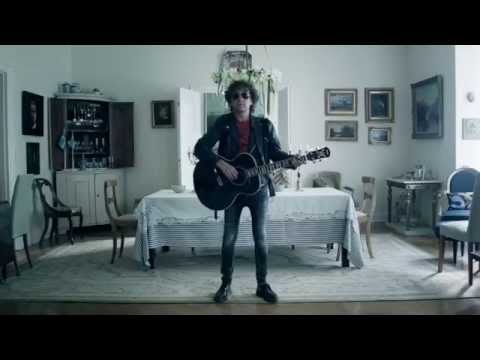 Magnus Uggla - Min bättre hälft (Official Video)