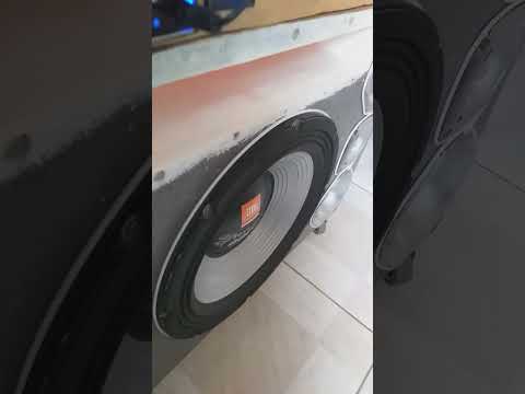 mc Pikachu  É Piru nas Meninas - Medley das Antigas tocando no tornado de 15