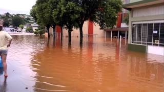 preview picture of video 'Enchente em Coronel Vivida 08/01/2013'