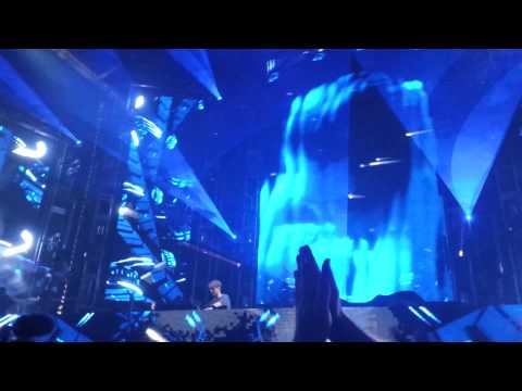 Armin Van Buuren - How Do Life Must Go On (Live at ASOT 700 Miami Ultra 2015)